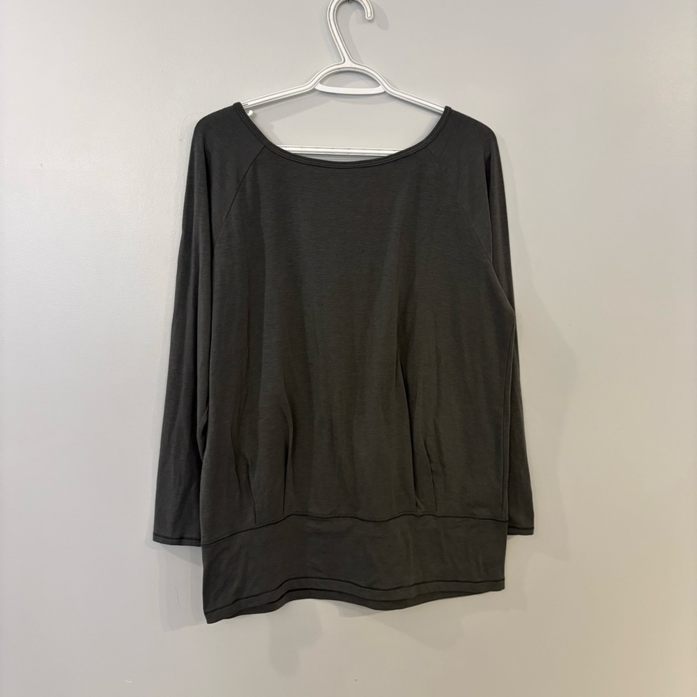 Lole long sleeve shirt peakboo open back stretchy
